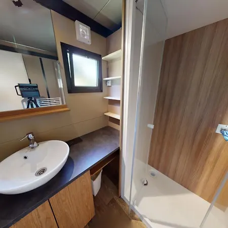 Campsite La Pommeraie Vic-sur-Cere